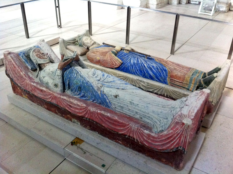 Eleanor of Aquitaine tomb effigy alongside Henry II