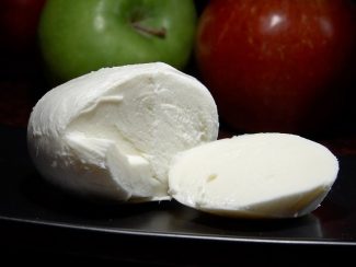 mozarella cheese for salad with purslane