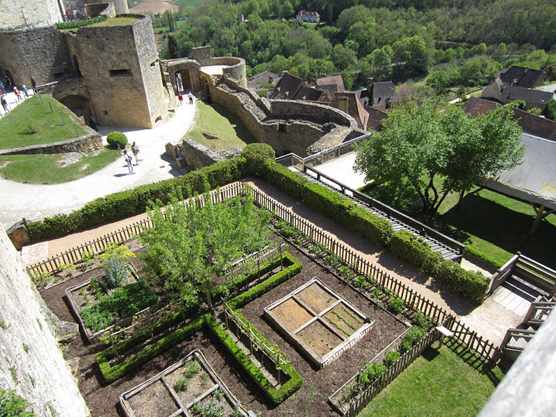 Plan view of medieval garden at Castelnaud-La-Chapelle